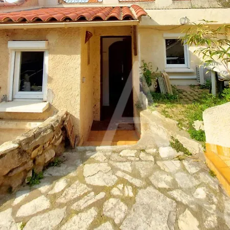 Independant Avec Climatisation, Wifi Et Espace Exterieur Apartment